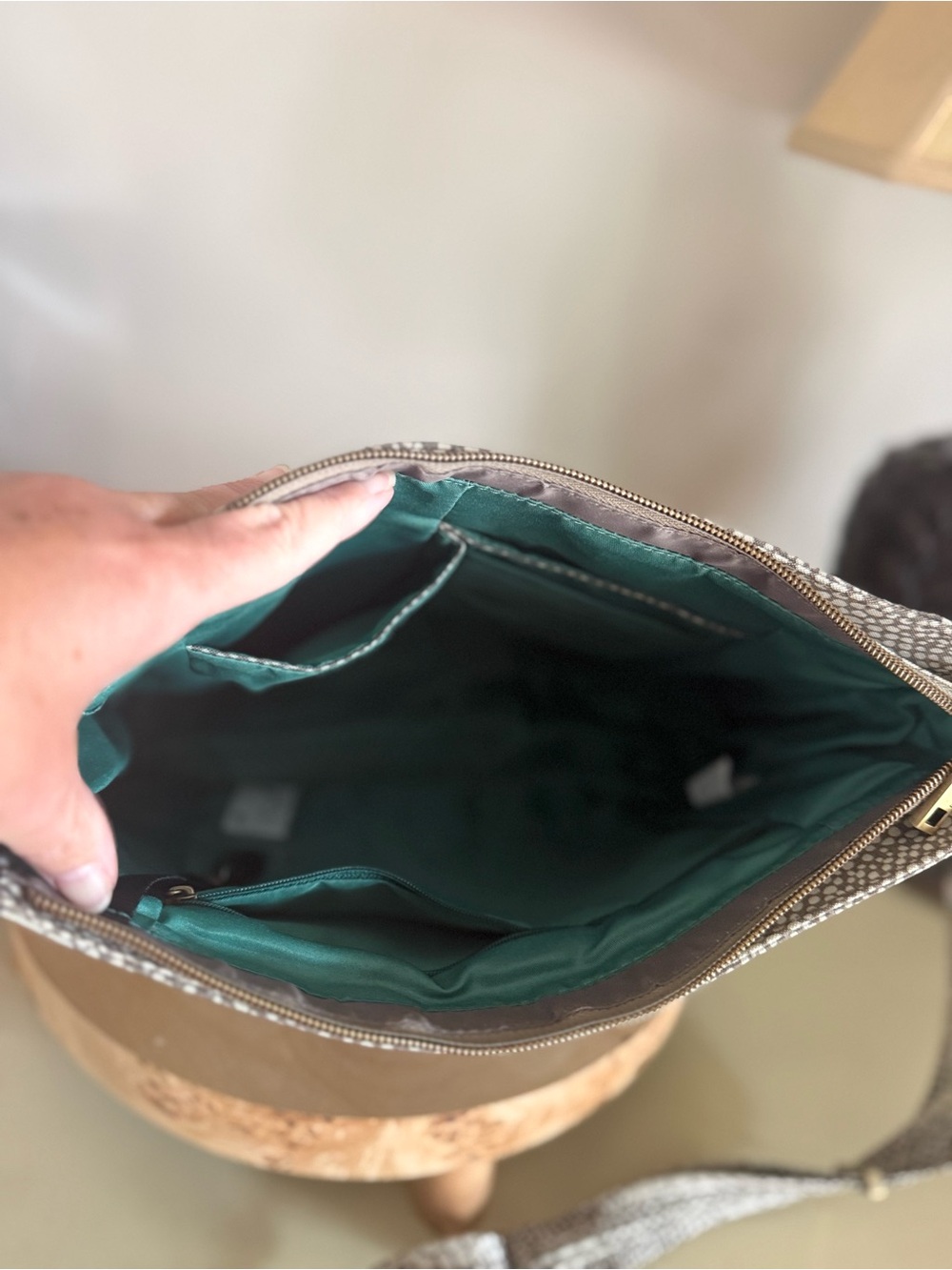 Travelon Anti-Theft Crossbody Bag - Picture 9 of 13